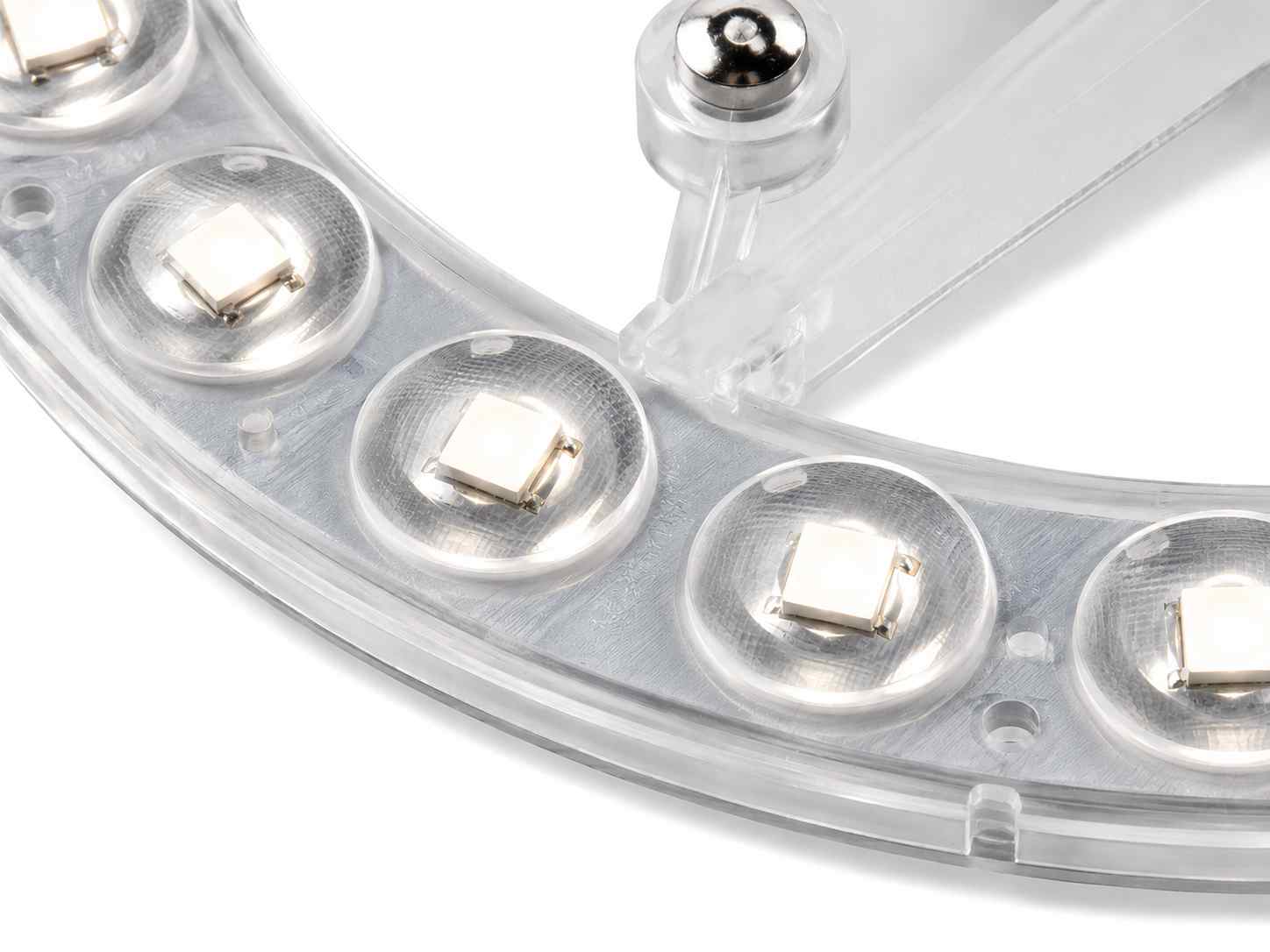 Detail čipů SMD 2835 San'an na LED modulu 20W denní bílá s CRI větším než 80 a úhlem 160 stupňů